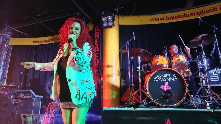 Con Daniela Cavanna una serata di musica, energia e grande eleganza Con Daniela Cavanna una serata di musica, energia e grande eleganza