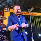 Roberto Polisano, il ritorno che emoziona: serata da incorniciare alla Peschiera di Valdengo