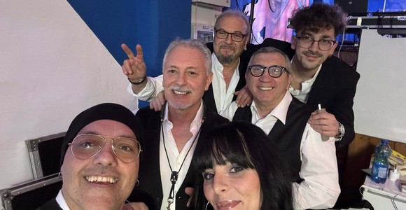 Sabato alla Peschiera arriva l’orchestra Oscar & Valentina: la nuova proposta di Radio Liscio Live Sabato alla Peschiera arriva l’orchestra Oscar & Valentina: la nuova proposta di Radio Liscio Live