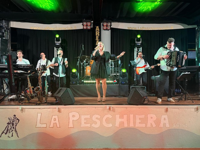 Radio Liscio Live, grande successo per la serata con Francesca Mazzuccato Radio Liscio Live, grande successo per la serata con Francesca Mazzuccato