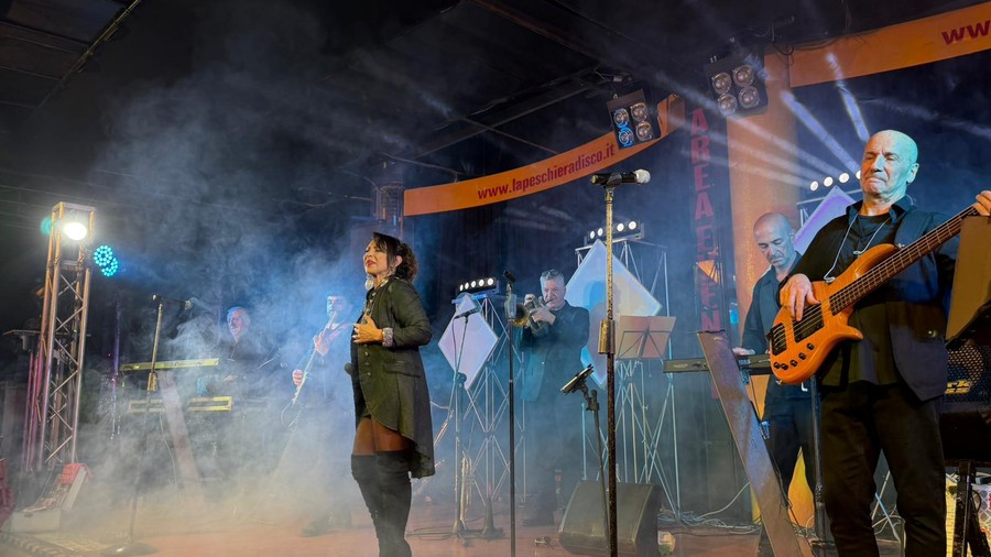 Tonya Todisco regala alla Peschiera una serata intensa, elegante e piena di energia Tonya Todisco regala alla Peschiera una serata intensa, elegante e piena di energia