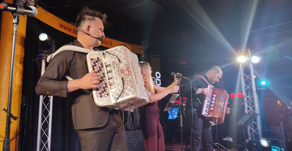 Una serata speciale con Romeo &amp; i Cooperfisa: emozioni, pubblico e musica in diretta