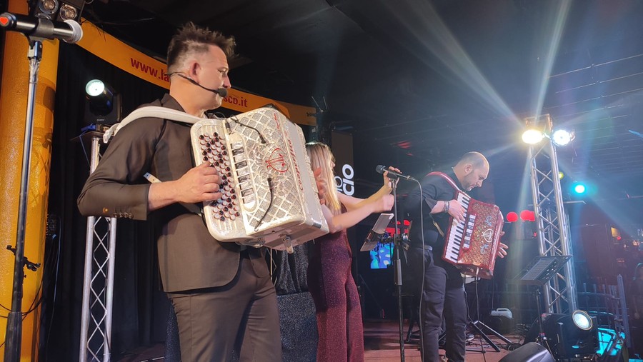 Una serata speciale con Romeo &amp; i Cooperfisa: emozioni, pubblico e musica in diretta