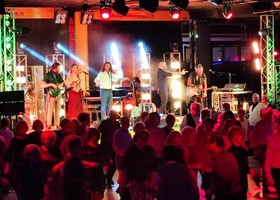 Omar Lambertini e Radio Liscio Live: una serata indimenticabile alla Peschiera di Valdengo