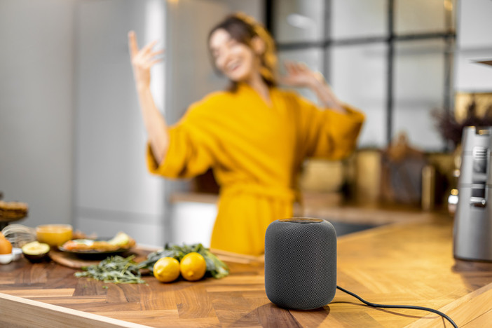 La radio rinasce con Alexa: boom di ascolti tramite Smart Speaker La radio rinasce con Alexa: boom di ascolti tramite Smart Speaker